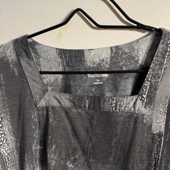 Kim Rogers Black and Gray Patterned Top - Picture 4 of 4